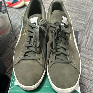 NWT Size 14 Puma Suede Classic + Olive Night-Birch Men’s Shoes.